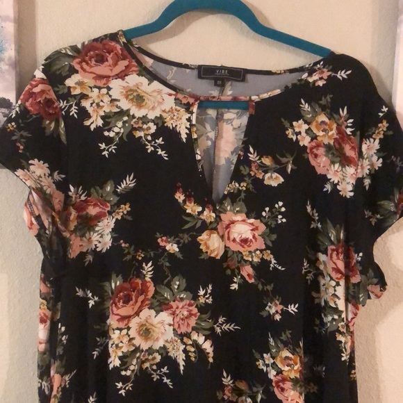 Plus size dress with pockets - Picture 2 of 4